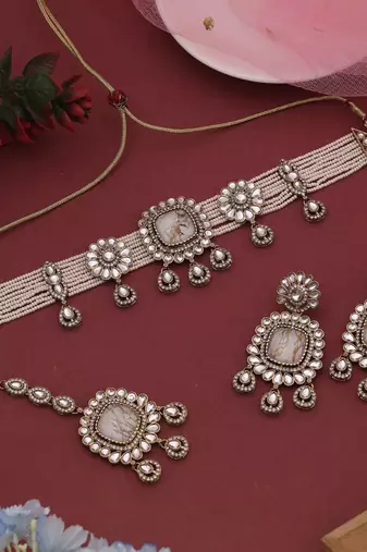 Classic white color choker kundan necklace set ideal for elegant ceremonial moments