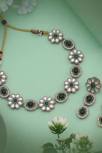 Refreshing green color kundan necklace set beautifully crafted for festive and wedding wear