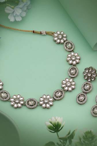 Pure white color kundan necklace set offering radiant brilliance for every grand celebration