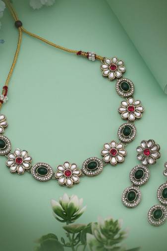 Dual rani and green color kundan necklace set blending rich hues for royal appeal