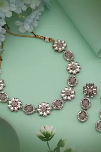 Lovely peach color kundan necklace set crafted to complement soft and elegant attire