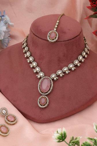Delicate light pink color kundan necklace set ideal for soft and charming wedding looks