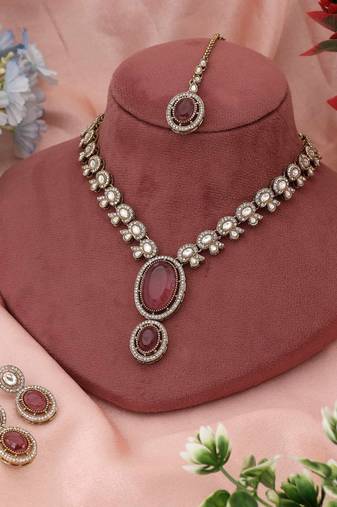 Graceful pink color kundan necklace set created to complement feminine festive attire