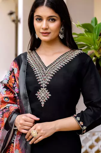 Black color beautiful viscosee chanderi graceful ceremonial kurti set