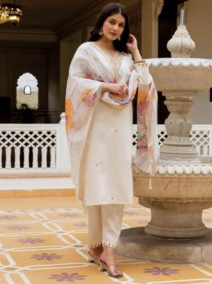 Off white color beautiful viscosee chanderi fabric graceful ceremonial kurti set 3