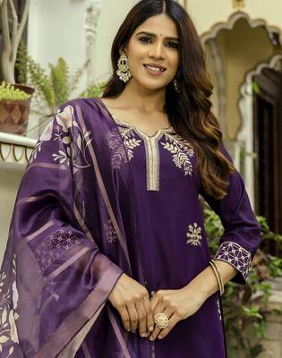 Wine color beautiful viscosee chanderi graceful ceremonial kurti set 3
