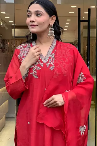 Red color beautiful kurti set