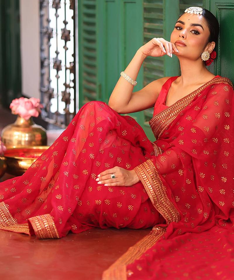 maroon color embroidery work chiffon fabric beautiful ceremonial saree