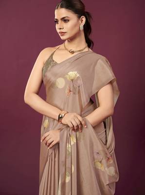 abstract printed crepe art silk saree with printed blouse 3