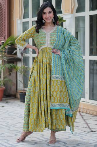 Parrot Green Pure Cotton Kurta Set with All-Over Print – Soft, Fresh & Everyday Ethnic Wear