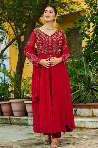 Maroon Faux Blooming Kurta Set with Beads Embroidery – Premium Festive & Elegant Wear