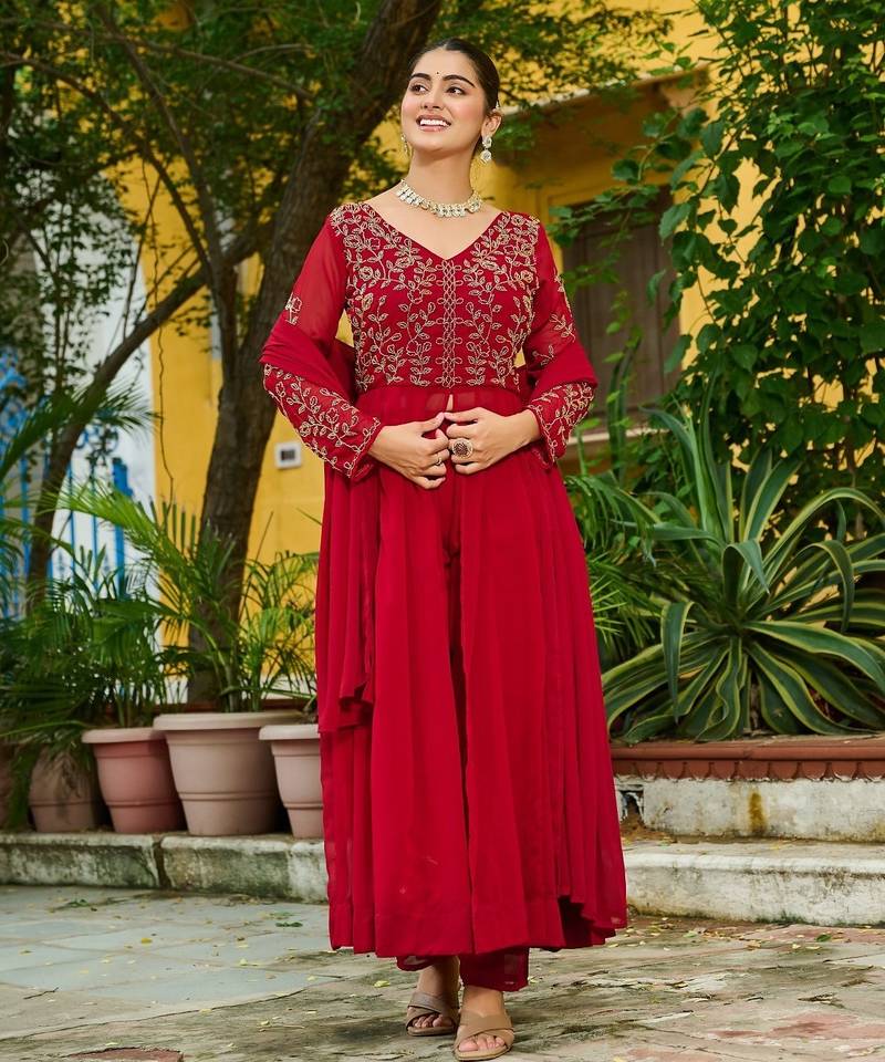 Maroon Faux Blooming Kurta Set with Beads Embroidery – Premium Festive & Elegant Wear