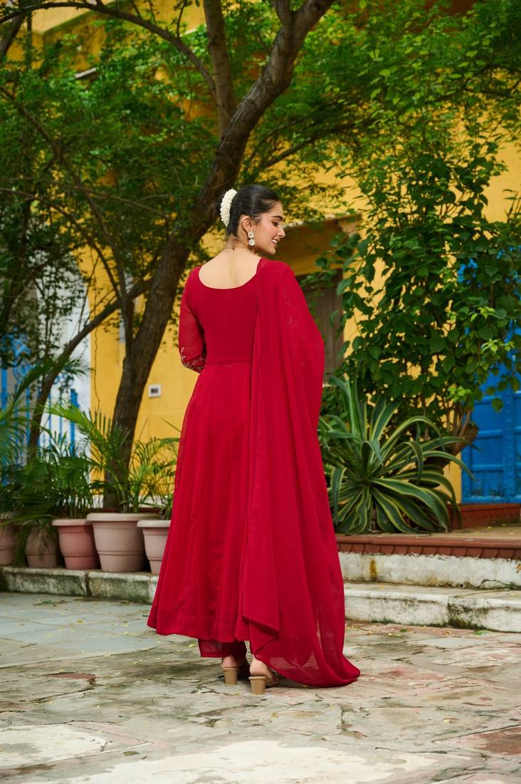Maroon Faux Blooming Kurta Set with Beads Embroidery – Premium Festive & Elegant Wear