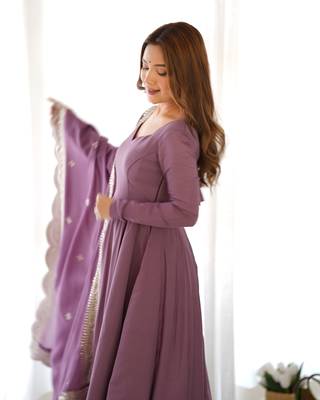 Mauve solid roman silk chanderi kurta set 3