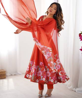 Red embroidered organza anarkali set with dupatta 3