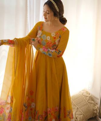 Yellow digital print embroidered organza silk kurta set 2