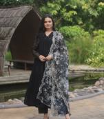 Black Faux Blooming Kurta Set with Butti Work & Sequins Embroidered Organza Dupatta – Premium Festive Wear