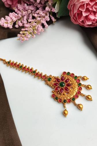 Floral gold plated maangtikka