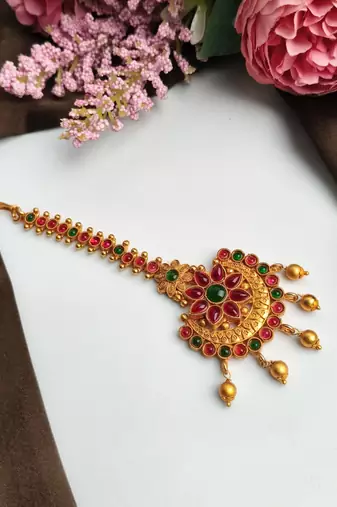 Floral gold plated maangtikka