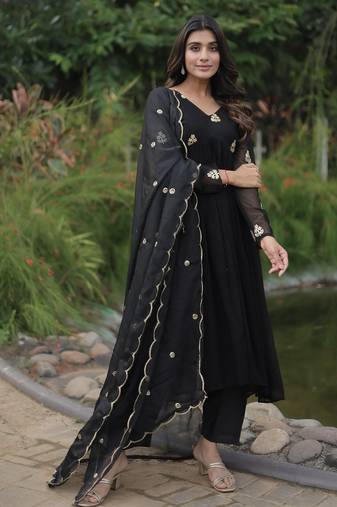 Black Faux Blooming Kurta Set with Elegant Embroidery & Russian Silk Dupatta – Premium Festive Wear