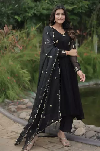 Black Faux Blooming Kurta Set with Elegant Embroidery & Russian Silk Dupatta – Premium Festive Wear