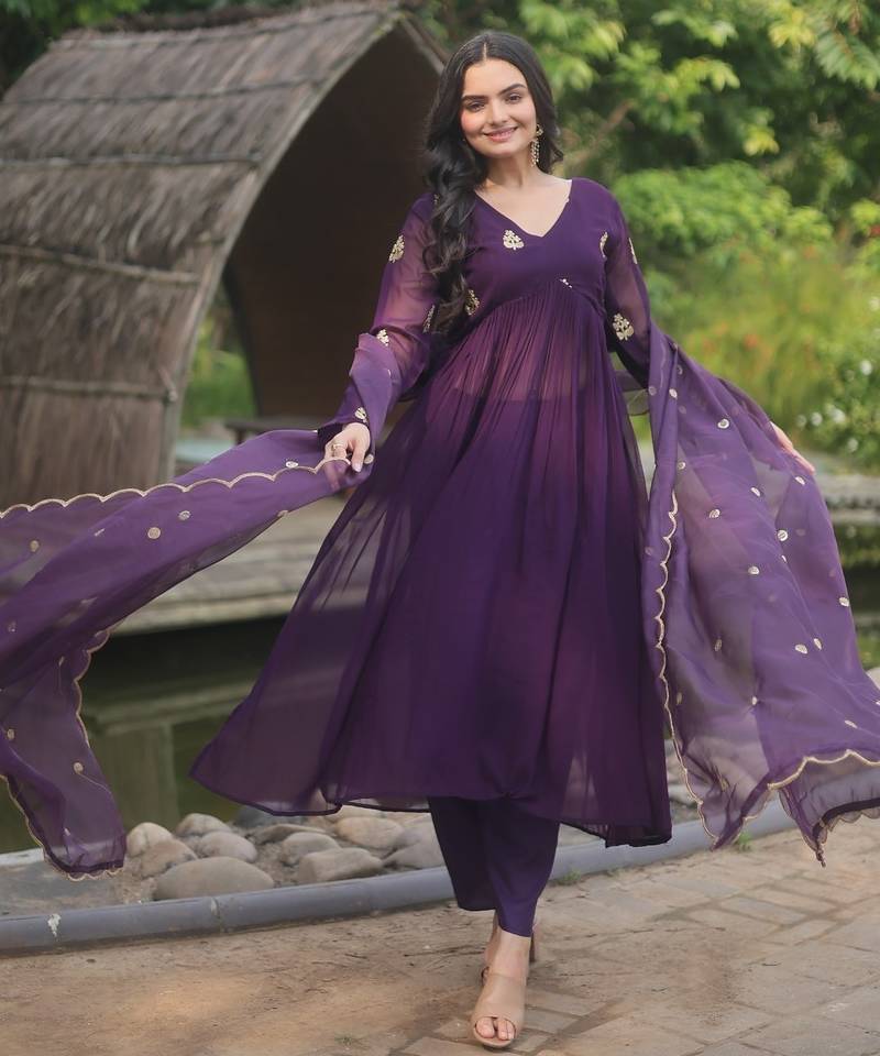 Purple Faux Blooming Kurta Set with Elegant Embroidery & Russian Silk Dupatta – Stylish Festive Wear