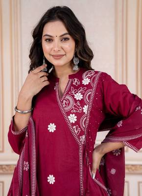 Floral embroidered maroon round neck kurta set with trouser and dupatta 4