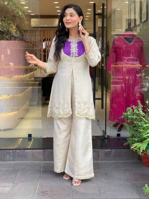 Floral embroidered white round neck kurta set with trouser 3