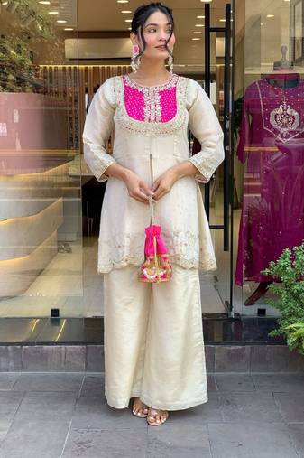 Floral embroidered white round neck kurta set with trouser