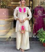 Floral embroidered white round neck kurta set with trouser
