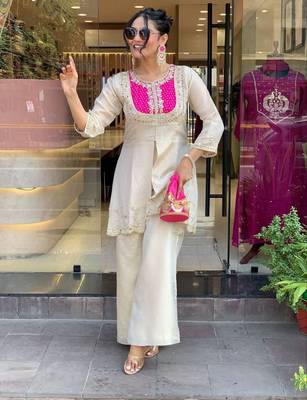 Floral embroidered white round neck kurta set with trouser 2