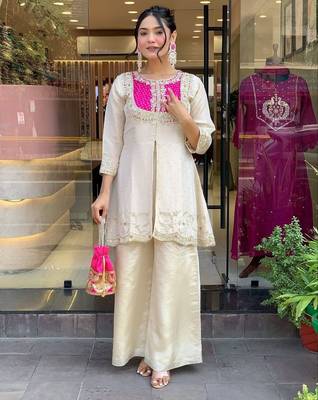 Floral embroidered white round neck kurta set with trouser 3