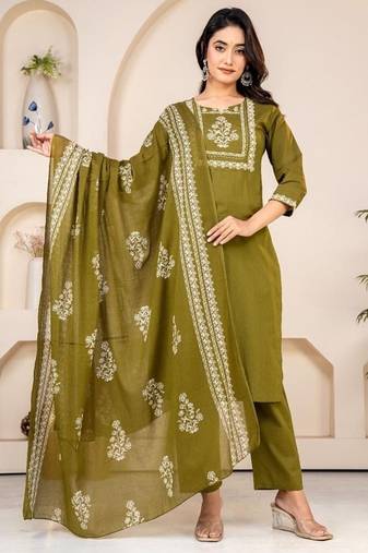 Floral embroidered green round neck kurta set with trouser and dupatta