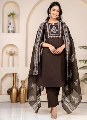 Floral embroidered black round neck kurta set with trouser and dupatta 1