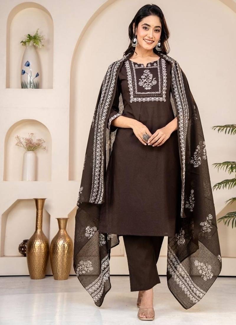 Floral embroidered black round neck kurta set with trouser and dupatta
