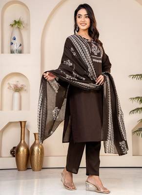 Floral embroidered black round neck kurta set with trouser and dupatta 2