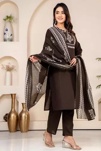 Floral embroidered black round neck kurta set with trouser and dupatta