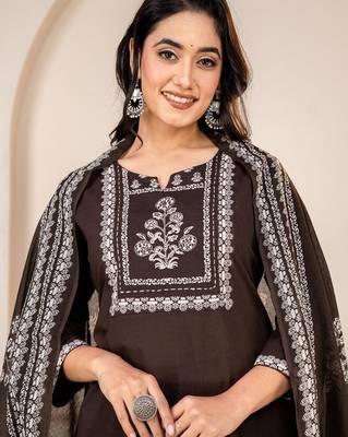 Floral embroidered black round neck kurta set with trouser and dupatta 4