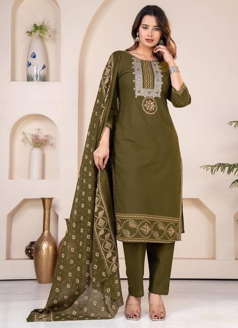 Floral embroidered green round neck kurta set with trouser and dupatta