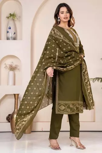 Floral embroidered green round neck kurta set with trouser and dupatta
