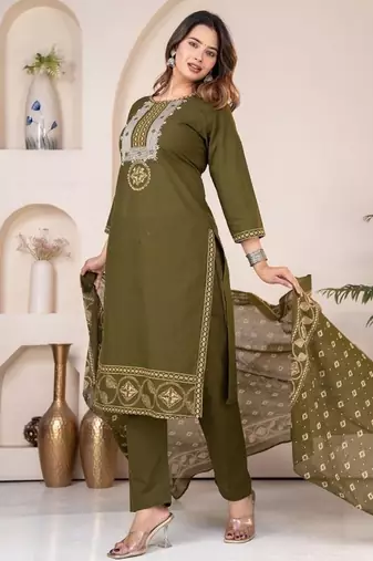 Floral embroidered green round neck kurta set with trouser and dupatta