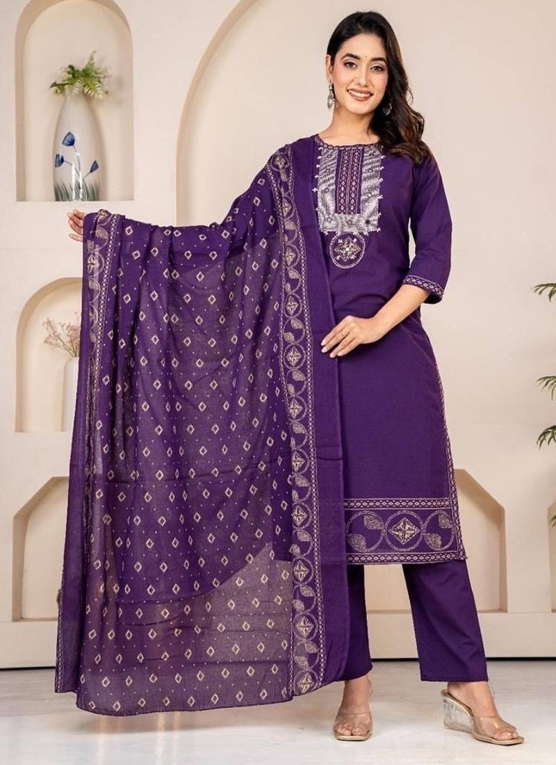 Floral embroidered blue round neck kurta set with trouser and dupatta