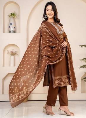 Floral embroidered brown round neck kurta set with trouser and dupatta 3