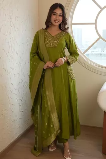 Floral embroidered green v neck kurta set with trouser and dupatta