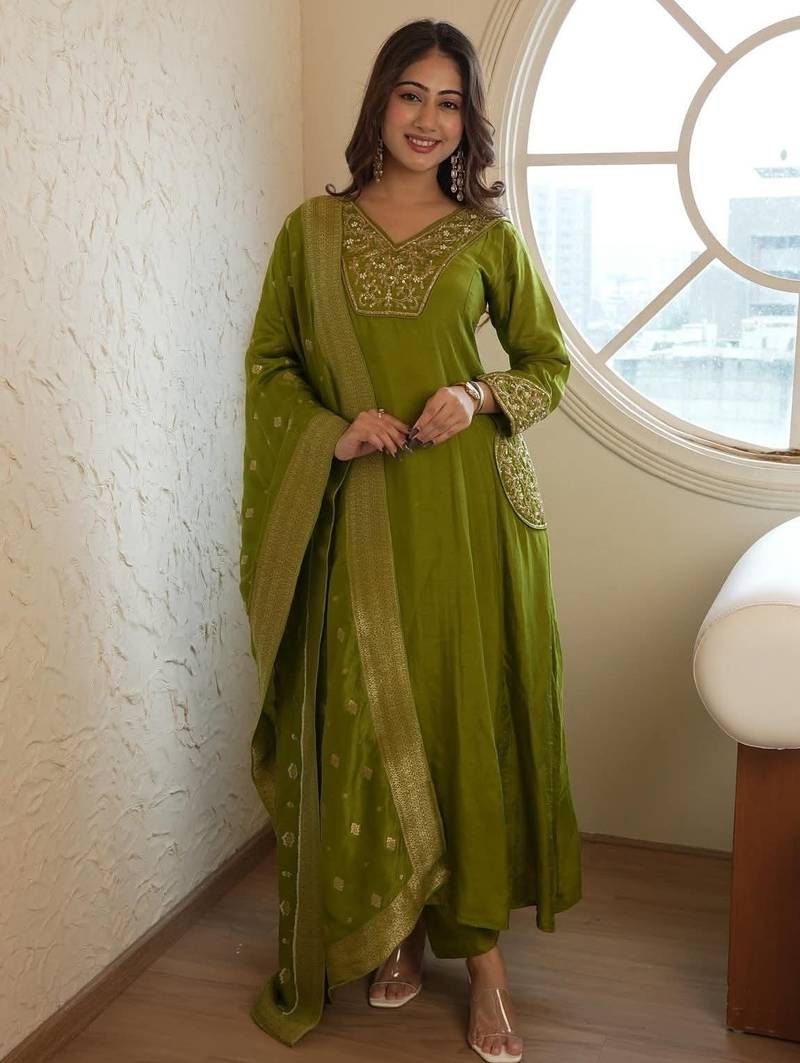 Floral embroidered green v neck kurta set with trouser and dupatta