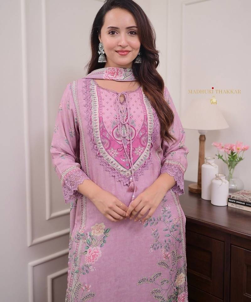 Floral embroidered pink round neck kurta set with trouser and dupatta