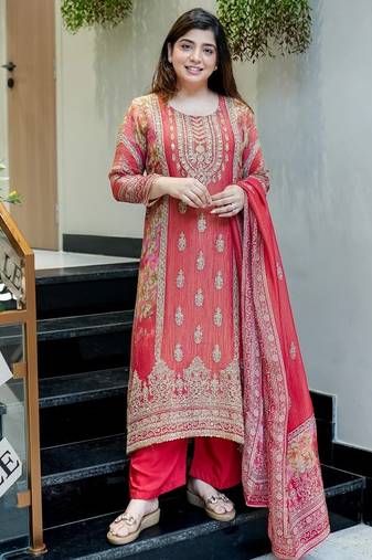 Floral embroidered red round neck kurta set with trouser and dupatta