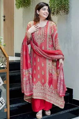 Floral embroidered red round neck kurta set with trouser and dupatta