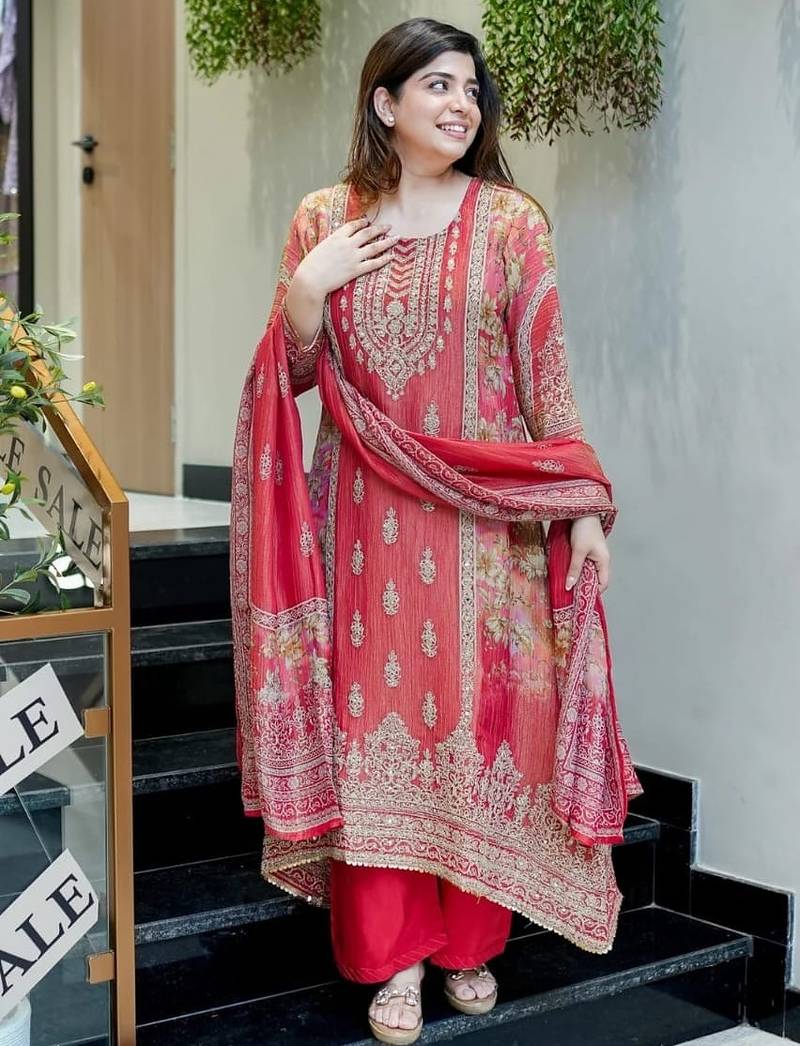 Floral embroidered red round neck kurta set with trouser and dupatta