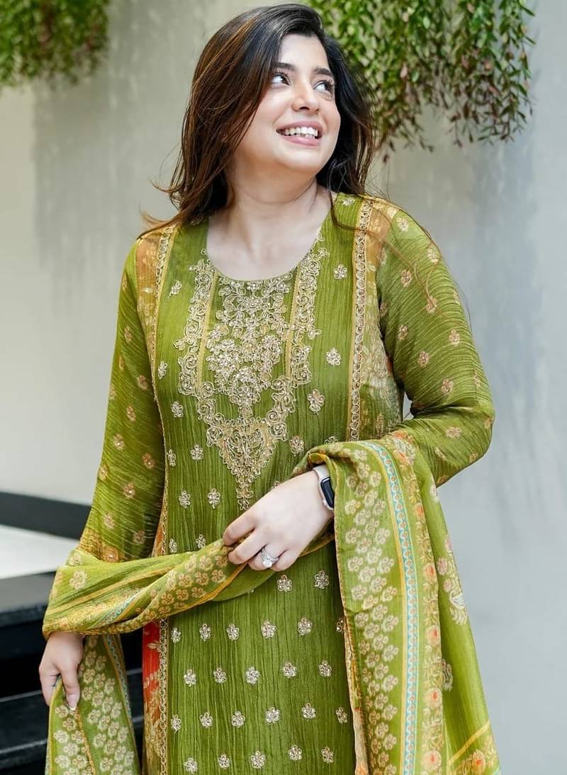 Floral embroidered green round neck kurta set with trouser and dupatta